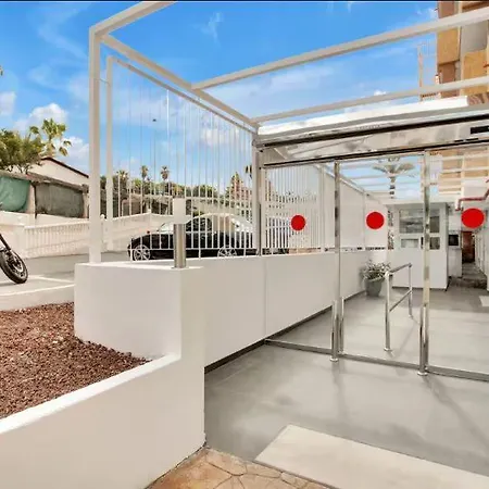 Luxury Borinquen With Parking And Swimming Pool شقة *